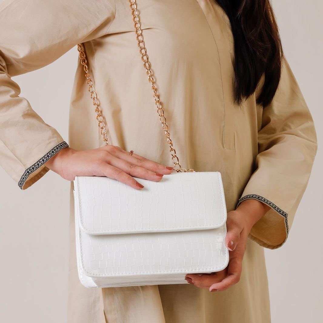 Woman's white pu leather crossboby bag